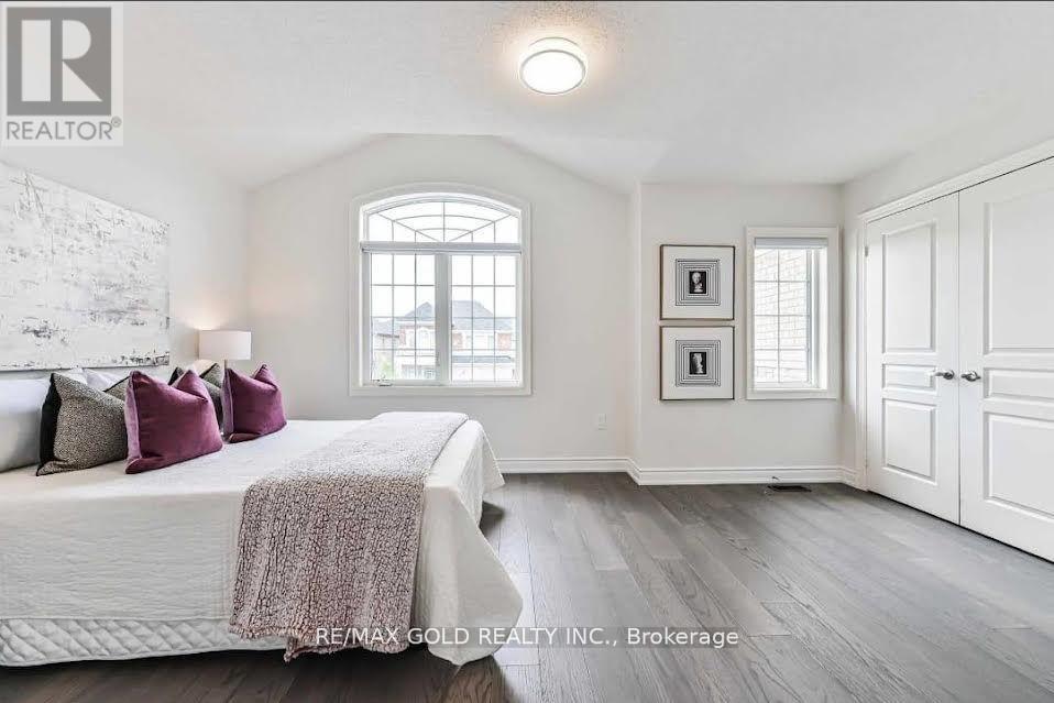 298 Etheridge Avenue, Milton, Ontario  L9E 1H7 - Photo 21 - W12876430