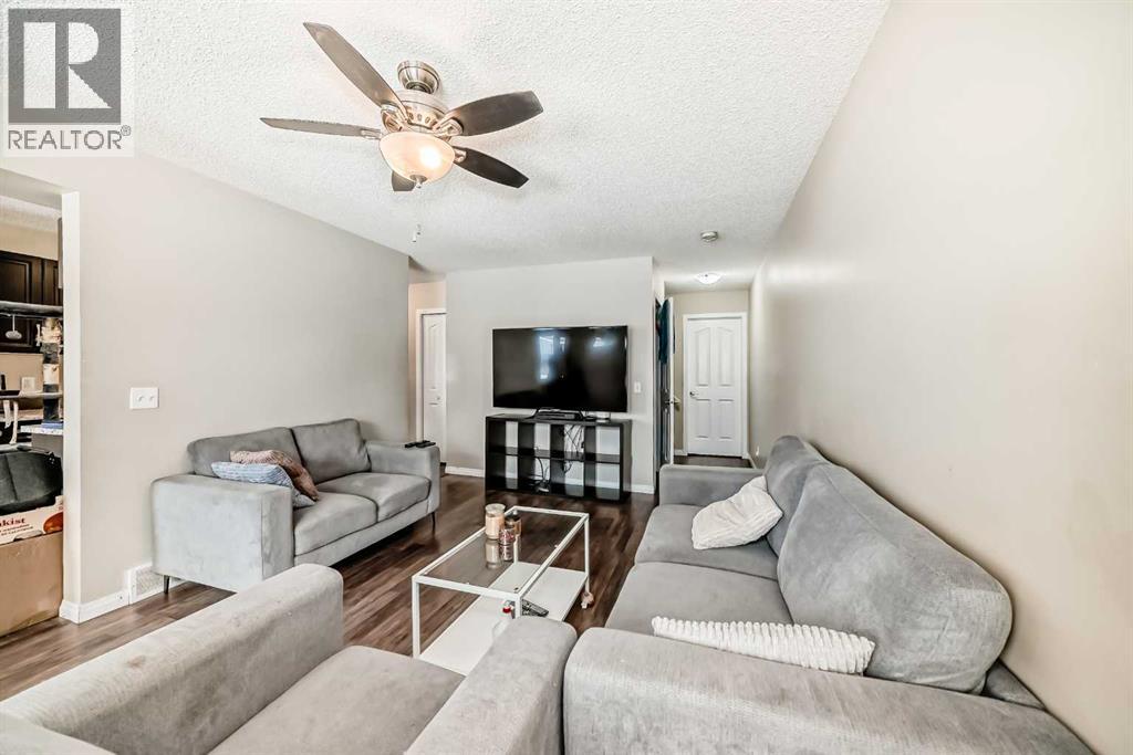 118 Dovertree Place SE, Calgary, Alberta  T2B 2K3 - Photo 3 - A2293269