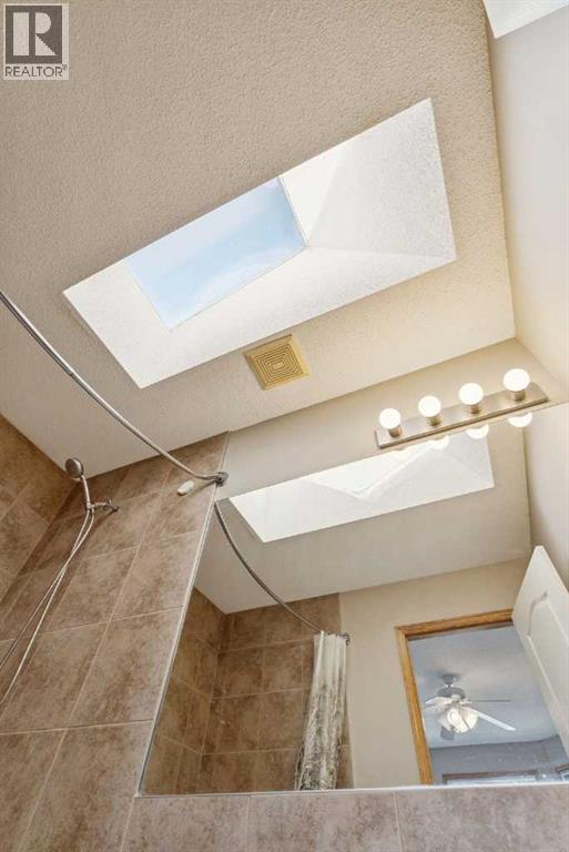 111 Luxstone Crescent SW, Airdrie, Alberta  T4B 2W8 - Photo 19 - A2301491