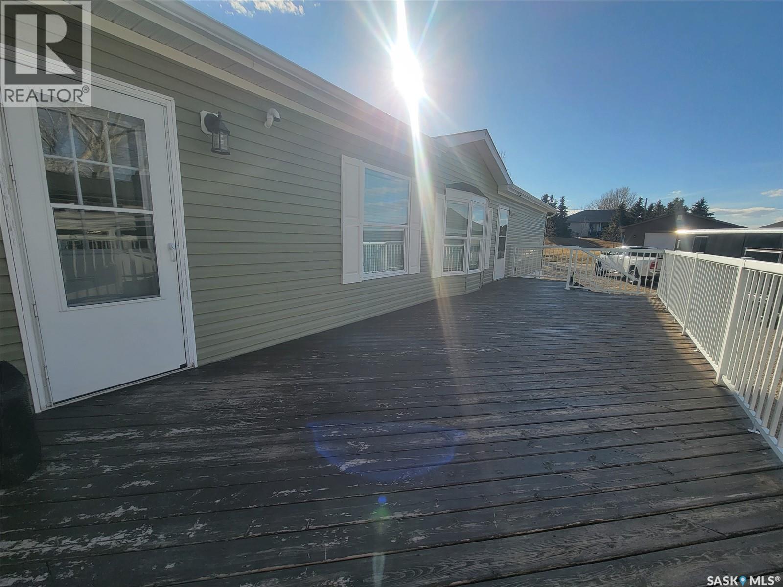 414 Lonsdale Street, Luseland, Saskatchewan  S0L 2A0 - Photo 2 - SK033602