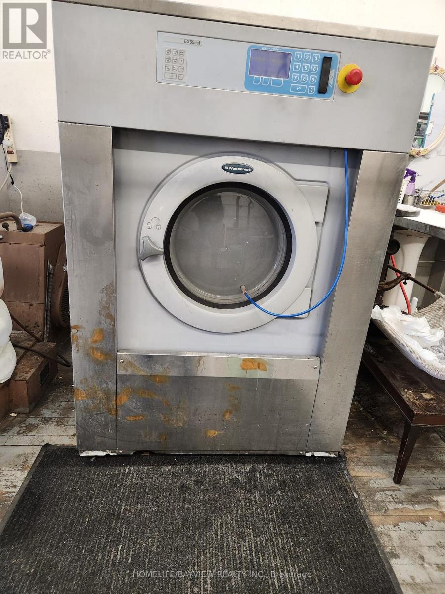 763 The Queensway Avenue, Toronto, Ontario  M8Z 1N1 - Photo 12 - W13028074