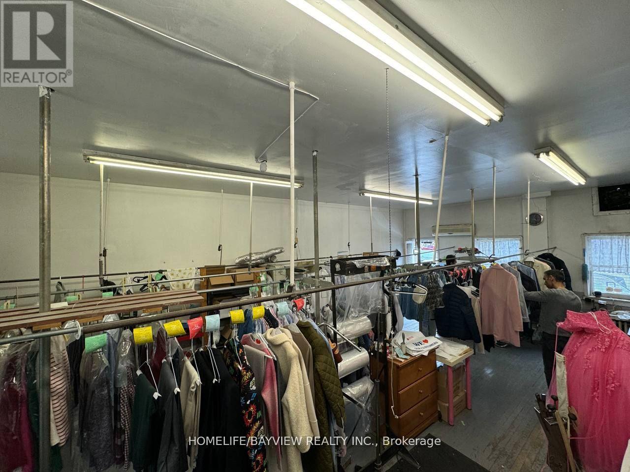 763 The Queensway Avenue, Toronto, Ontario  M8Z 1N1 - Photo 7 - W13028074