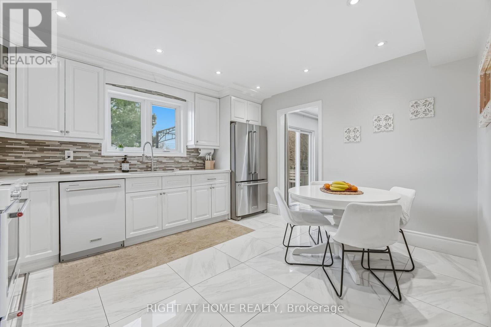 909 Lovingston Crescent, Mississauga, Ontario  L4W 3S6 - Photo 13 - W13028100