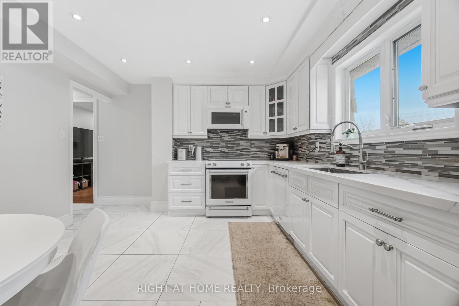 909 Lovingston Crescent, Mississauga, Ontario  L4W 3S6 - Photo 14 - W13028100