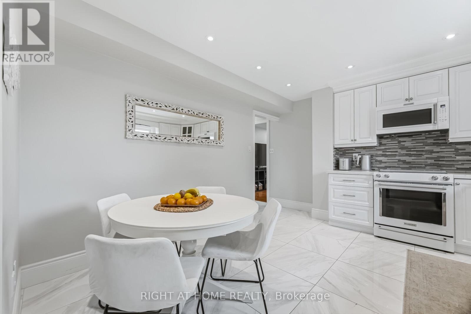 909 Lovingston Crescent, Mississauga, Ontario  L4W 3S6 - Photo 18 - W13028100