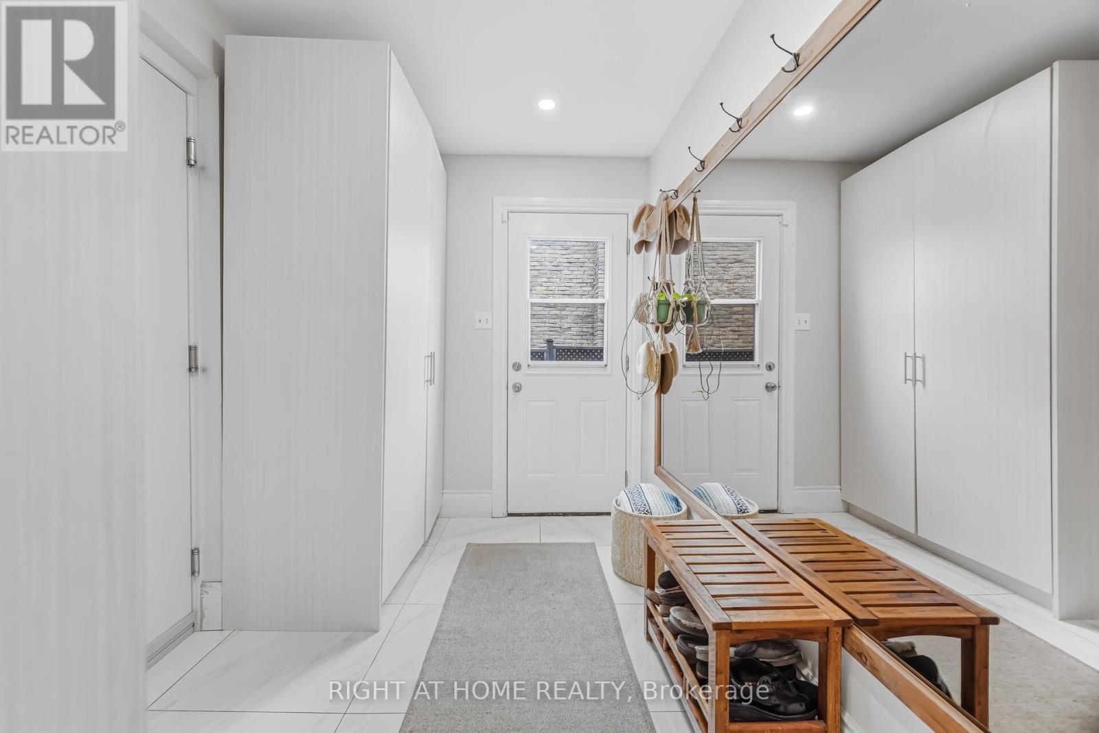 909 Lovingston Crescent, Mississauga, Ontario  L4W 3S6 - Photo 22 - W13028100