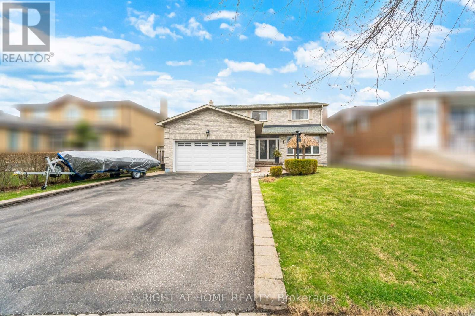 909 Lovingston Crescent, Mississauga, Ontario  L4W 3S6 - Photo 3 - W13028100