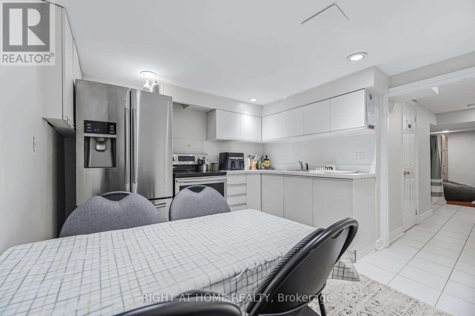 909 Lovingston Crescent, Mississauga, Ontario  L4W 3S6 - Photo 40 - W13028100