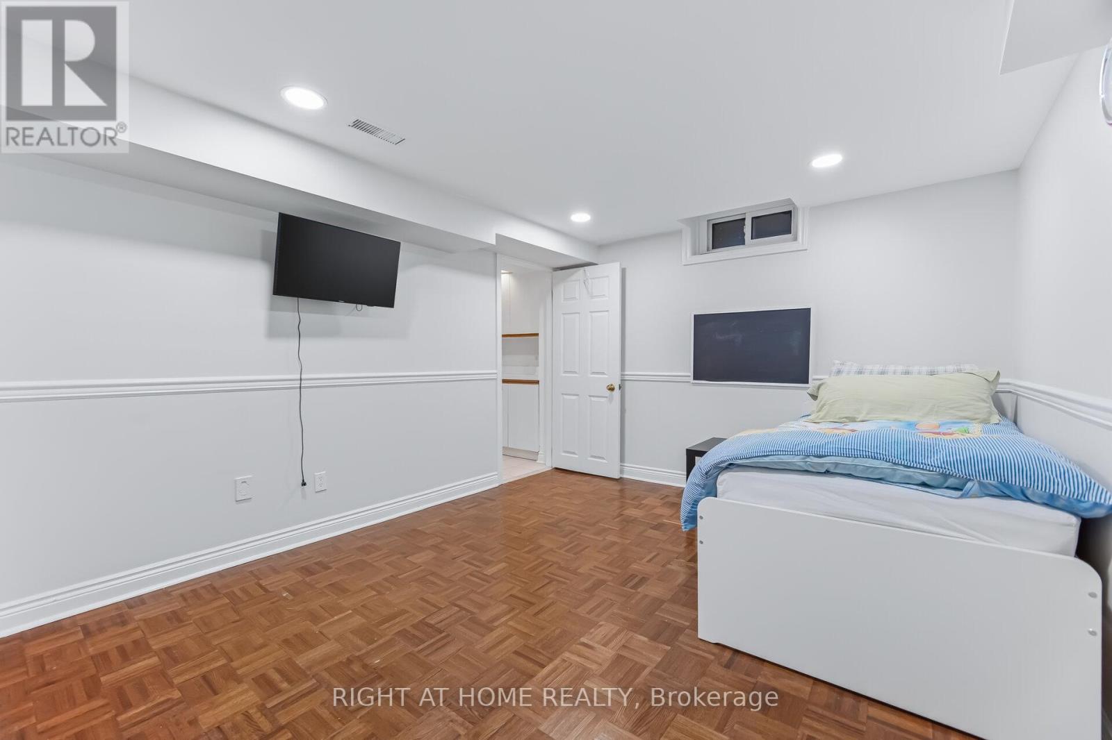 909 Lovingston Crescent, Mississauga, Ontario  L4W 3S6 - Photo 44 - W13028100