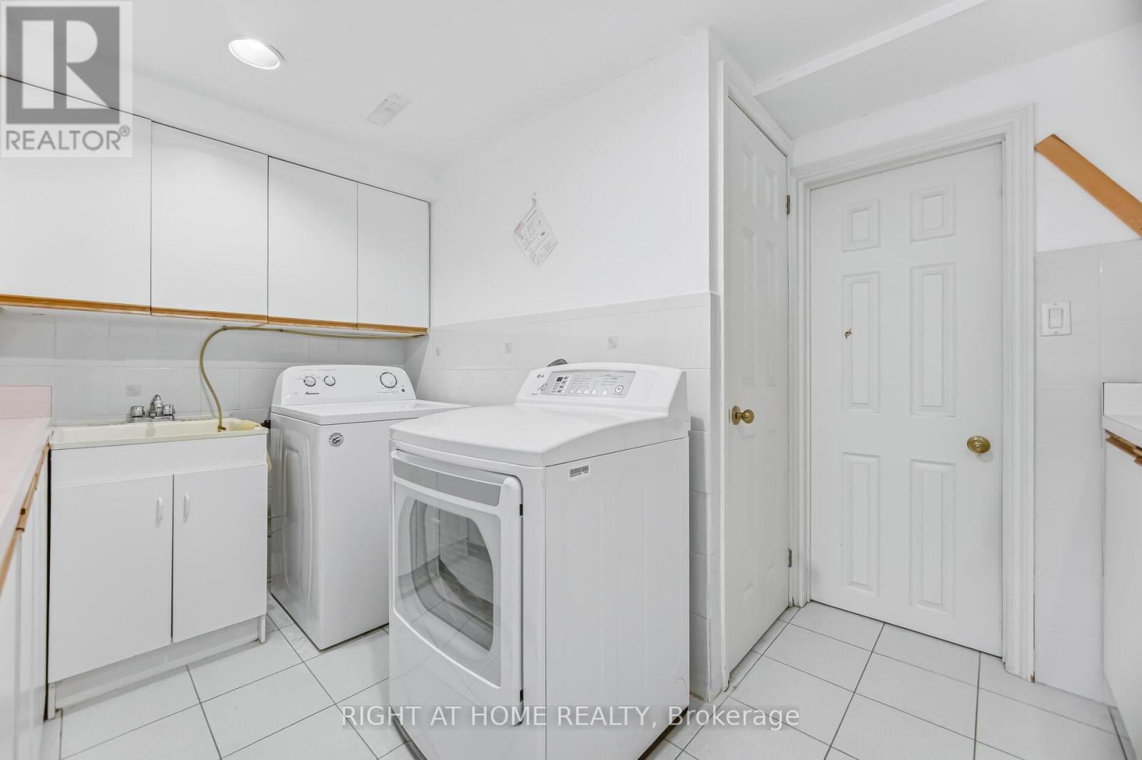 909 Lovingston Crescent, Mississauga, Ontario  L4W 3S6 - Photo 45 - W13028100