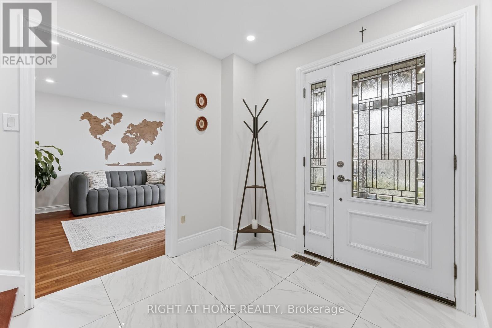 909 Lovingston Crescent, Mississauga, Ontario  L4W 3S6 - Photo 7 - W13028100