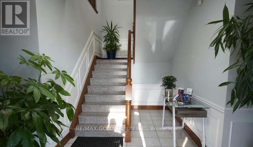 1775 Shawson Drive, Mississauga, Ontario  L4W 1N8 - Photo 2 - W13028102