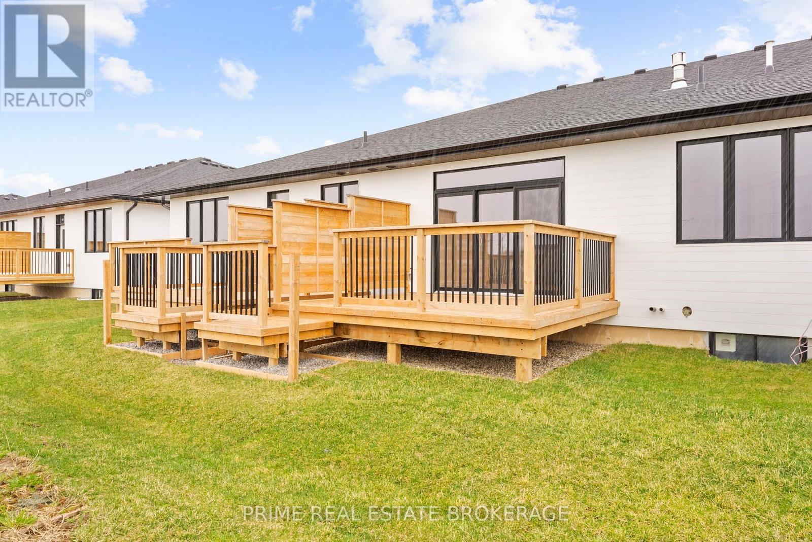 9 - 94 Coastal Crescent, Lambton Shores, Ontario  N0M 1T0 - Photo 24 - X13026396