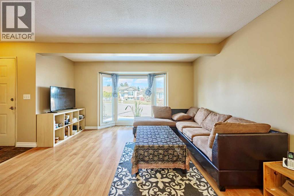 51 Sunmills Court Sw, Calgary, Alberta  T2X 2R4 - Photo 7 - A2296195