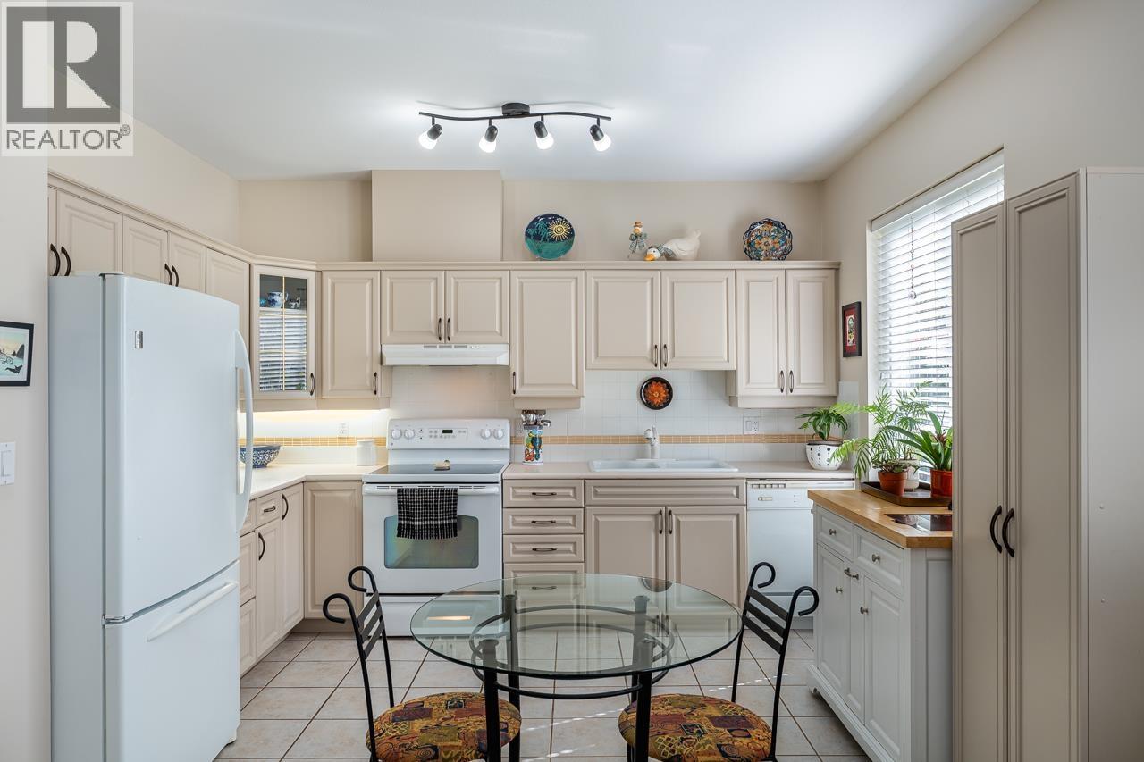 135 3098 Guildford Way, Coquitlam, British Columbia  V3B 7W8 - Photo 4 - R3114459