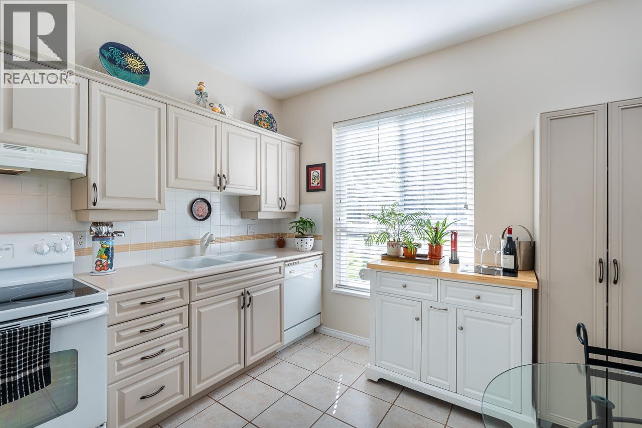 135 3098 Guildford Way, Coquitlam, British Columbia  V3B 7W8 - Photo 7 - R3114459