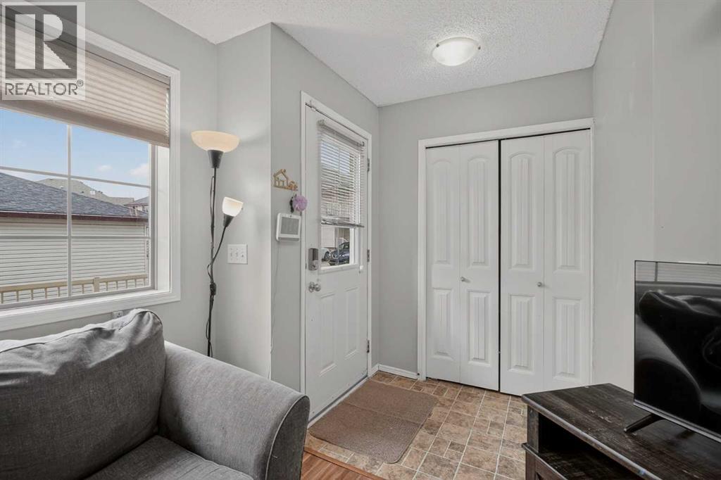 105, 23 Everridge Square Sw, Calgary, Alberta  T2Y 5J6 - Photo 2 - A2302431