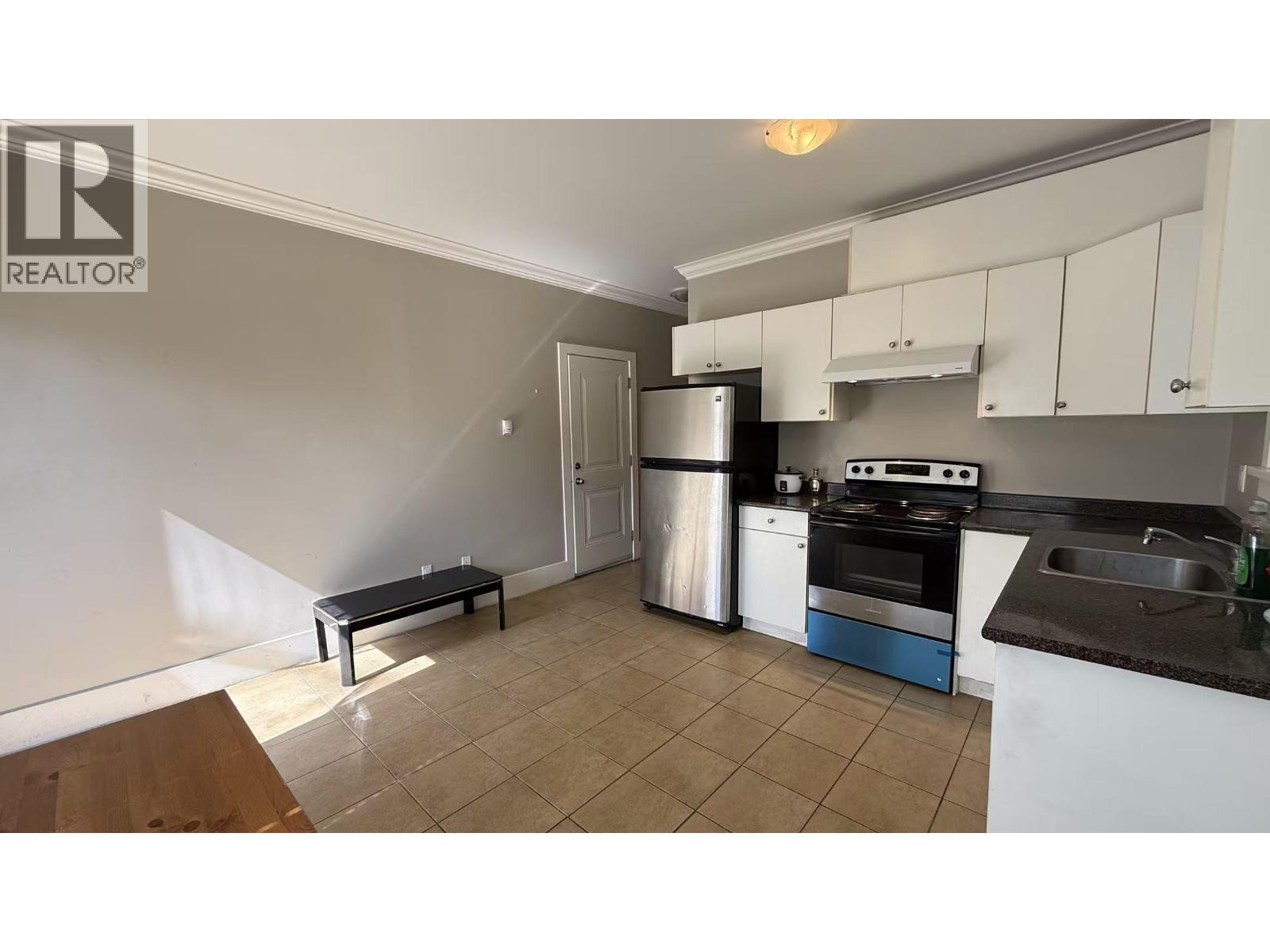 Rental Suite 74xx 18th Avenue, Burnaby, British Columbia  V3N 1H7 - Photo 10 - R3114457