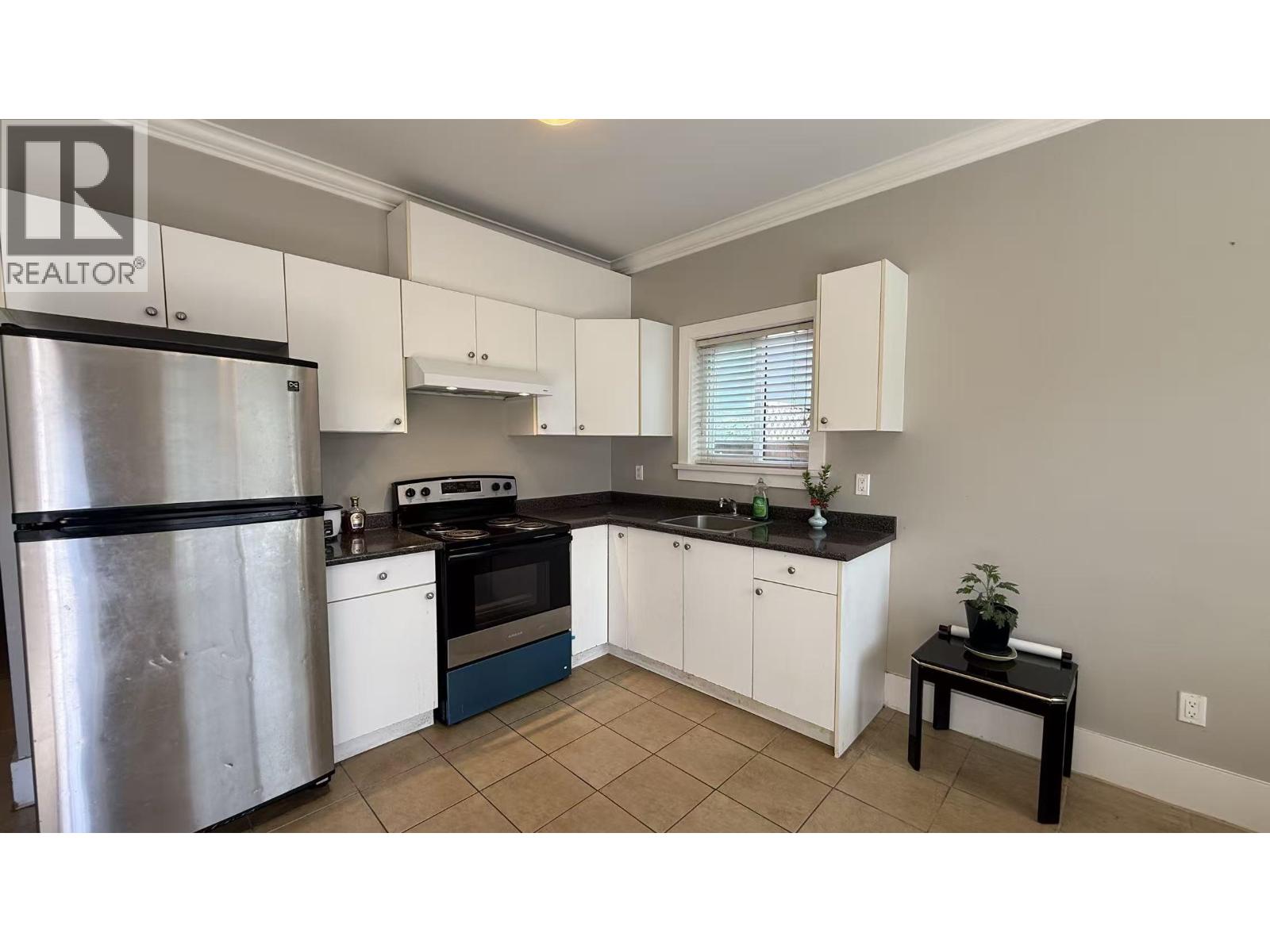 Rental Suite 74xx 18th Avenue, Burnaby, British Columbia  V3N 1H7 - Photo 12 - R3114457