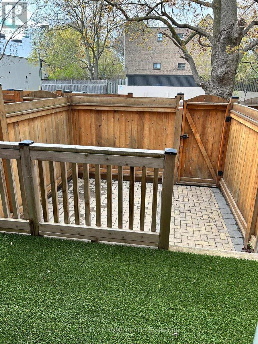 2 - 1666 Queen Street E, Toronto, Ontario  M4L 1G3 - Photo 21 - E13028132