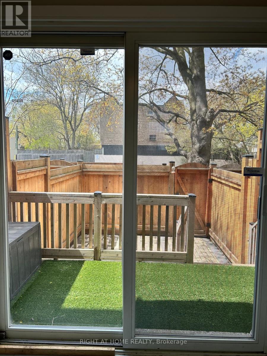 2 - 1666 Queen Street E, Toronto, Ontario  M4L 1G3 - Photo 23 - E13028132