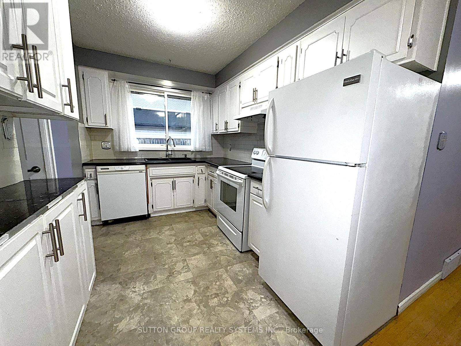 42 Ingleside Drive, Kitchener, Ontario  N2M 2G8 - Photo 10 - X13028124