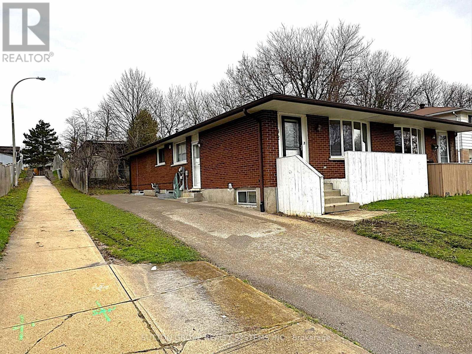 42 Ingleside Drive, Kitchener, Ontario  N2M 2G8 - Photo 3 - X13028124