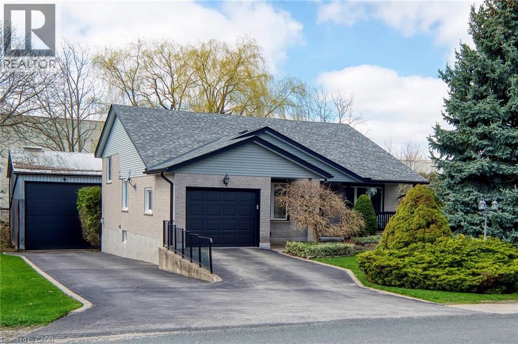 108 Queensway Drive, St. Jacobs, Ontario  N0B 2N0 - Photo 2 - 40821912