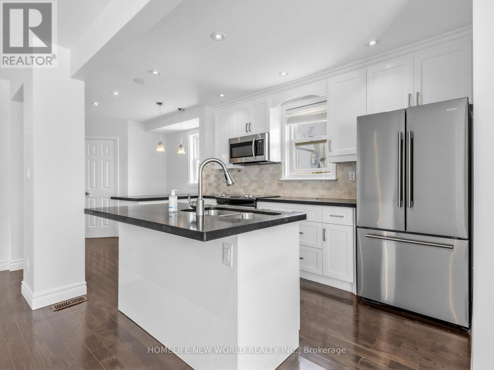 Main - 41 Binswood Avenue, Toronto, Ontario  M4C 3N6 - Photo 11 - E13028160