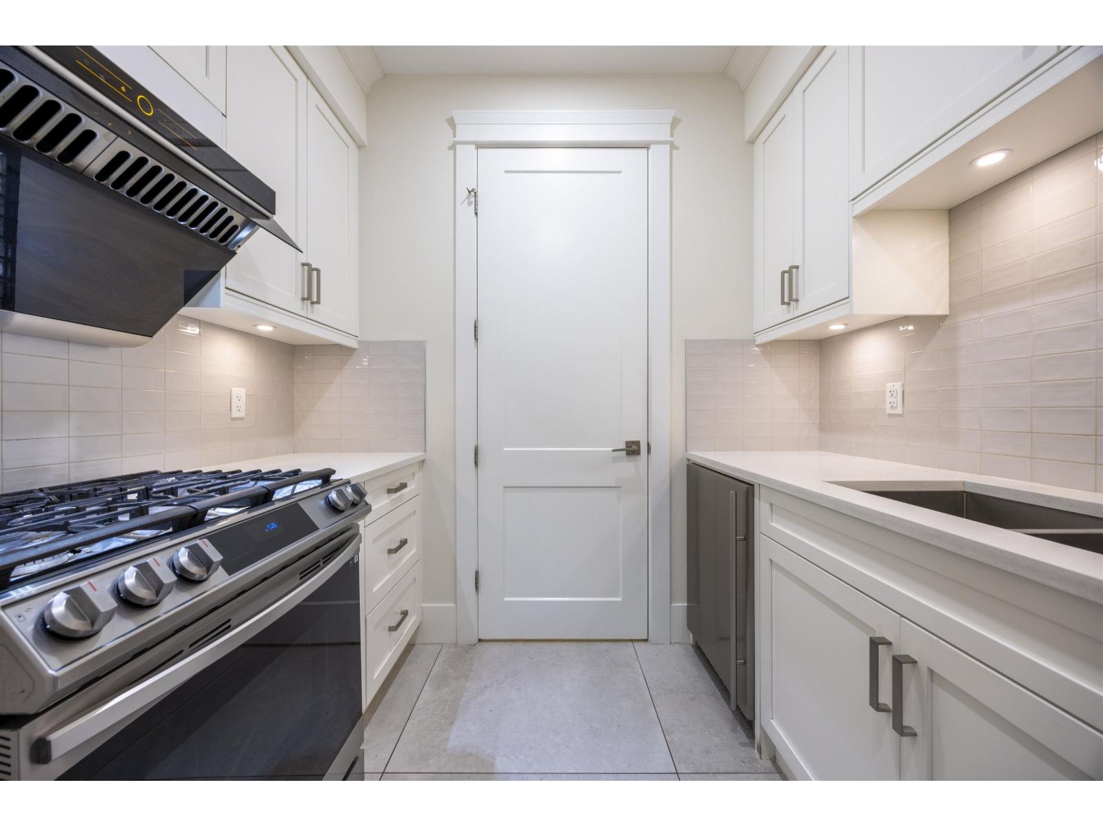 1245 Kent Street, White Rock, British Columbia  V4B 4T6 - Photo 3 - R3114451