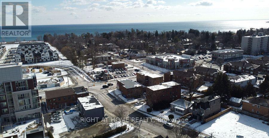 10c Benson Avenue, Mississauga, Ontario  L5H 2P2 - Photo 6 - W12825454