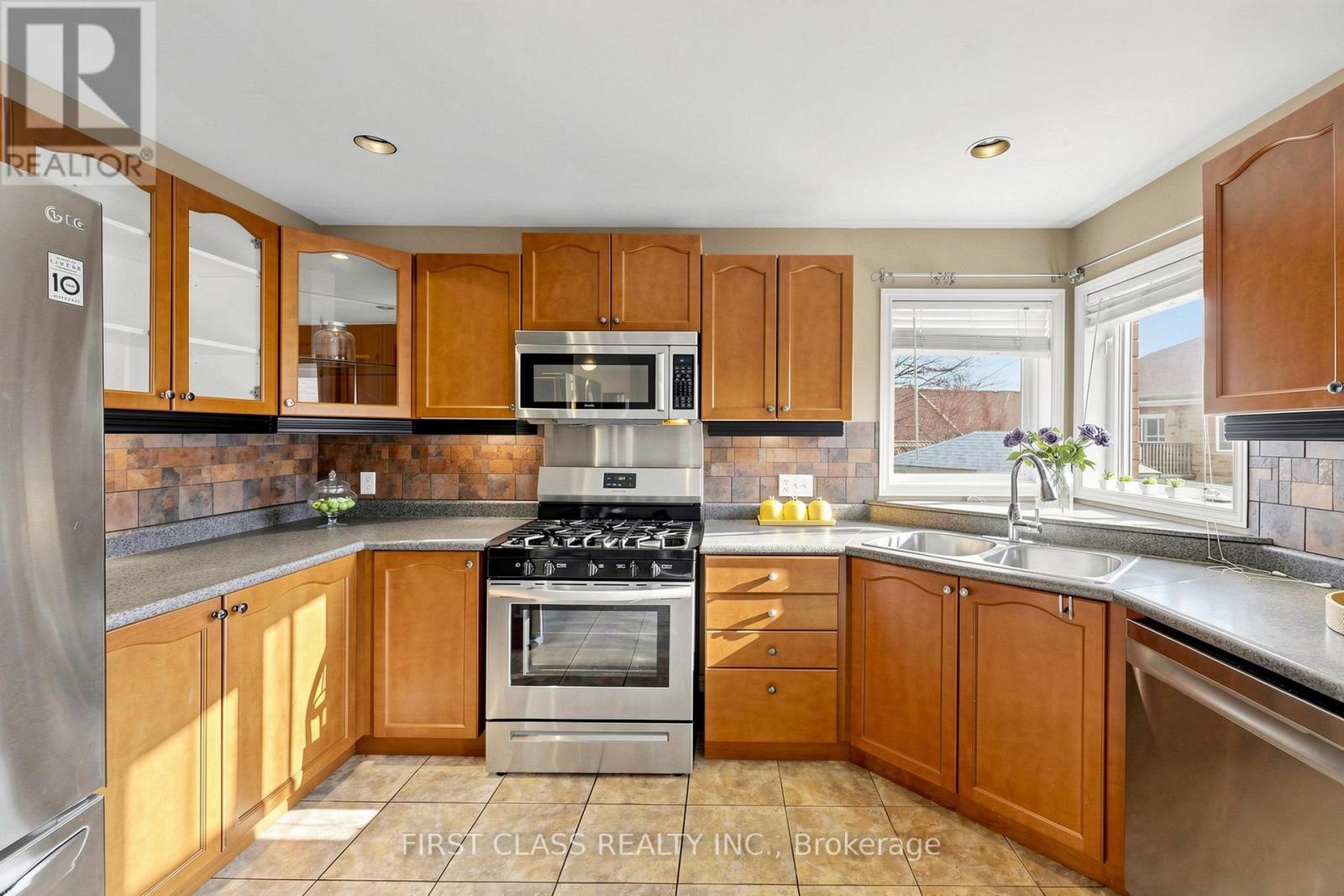 11 Diamond Court, Hamilton, Ontario  L9C 7V5 - Photo 16 - X13028152