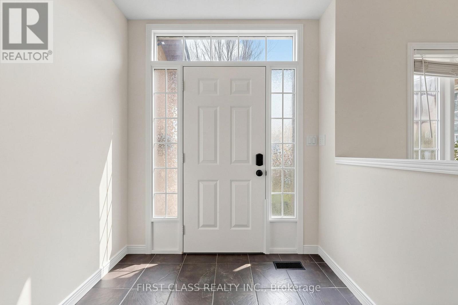 11 Diamond Court, Hamilton, Ontario  L9C 7V5 - Photo 2 - X13028152