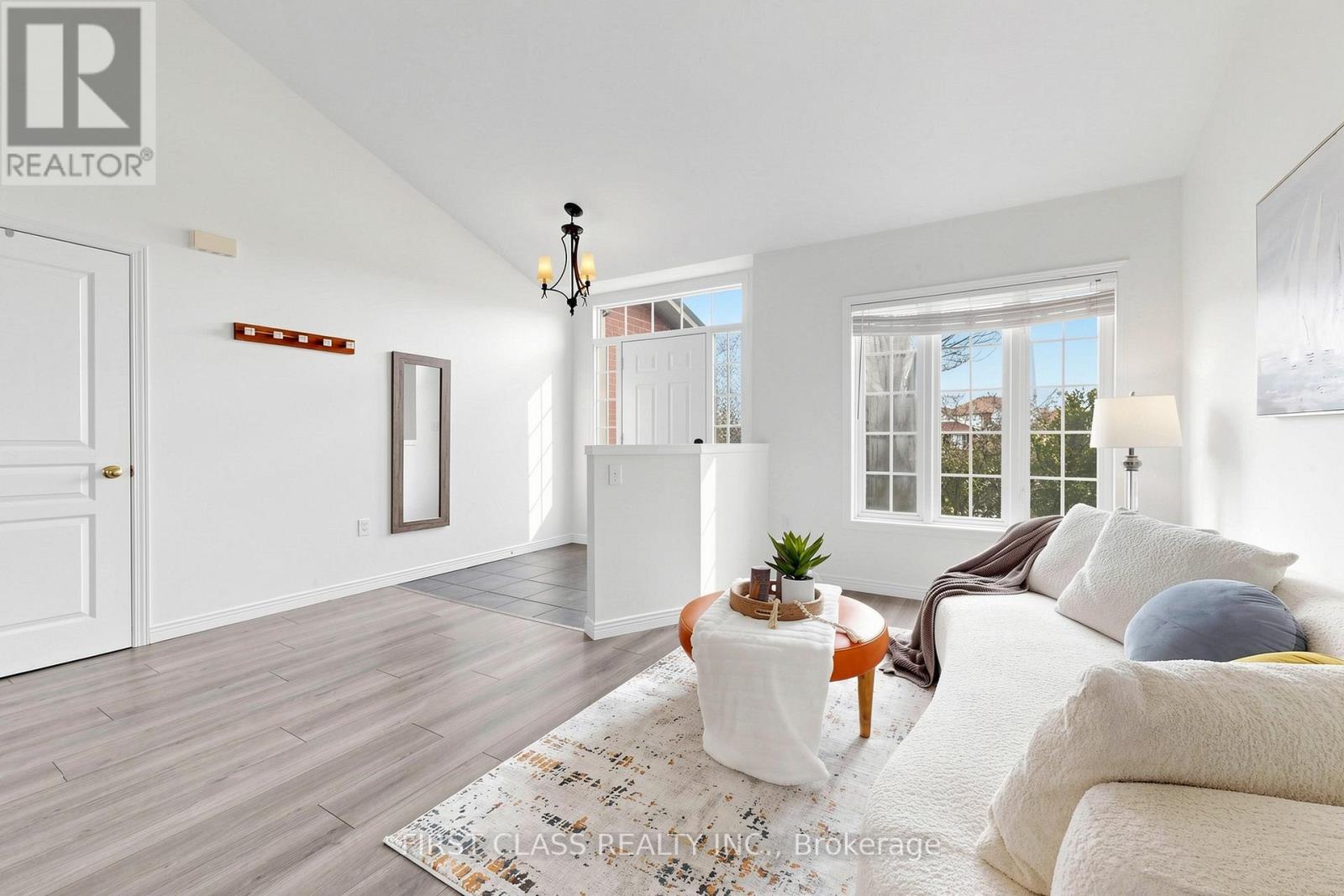 11 Diamond Court, Hamilton, Ontario  L9C 7V5 - Photo 5 - X13028152