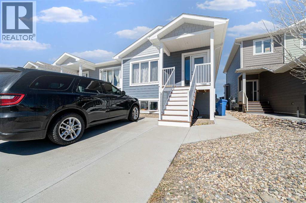 A & B, 17 & 21 Sage Brush Avenue, Taber, Alberta  T1G 0E8 - Photo 2 - A2301506