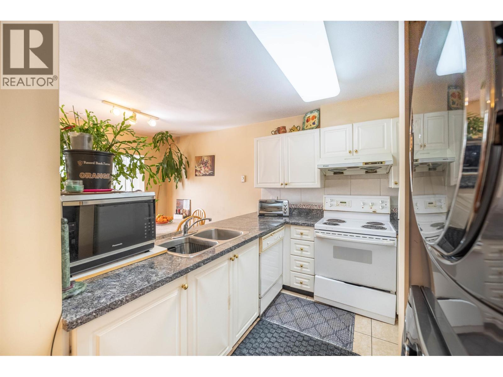 301 2677 E Broadway Street, Vancouver, British Columbia  V5M 1Y6 - Photo 11 - R3113923