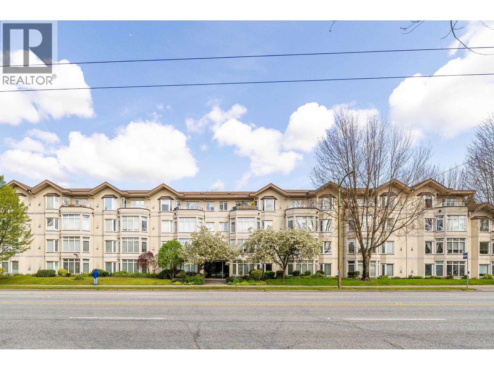 301 2677 E BROADWAY STREET, Vancouver, British Columbia