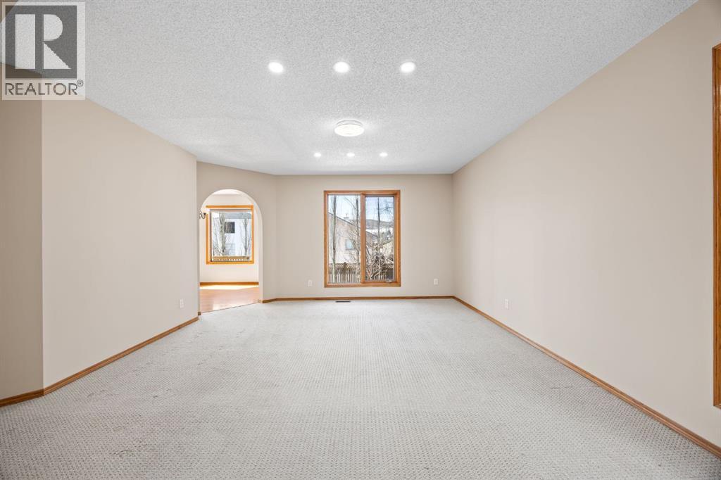 119 Valley Glen Bay NW, Calgary, Alberta  T3B 5P9 - Photo 6 - A2303270