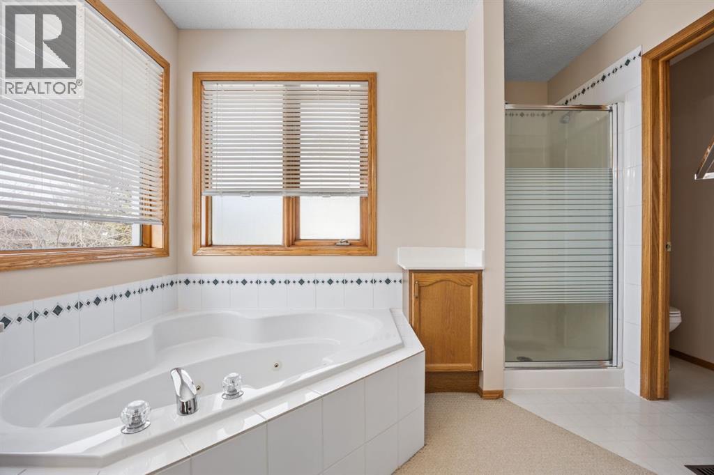 119 Valley Glen Bay NW, Calgary, Alberta  T3B 5P9 - Photo 32 - A2303270