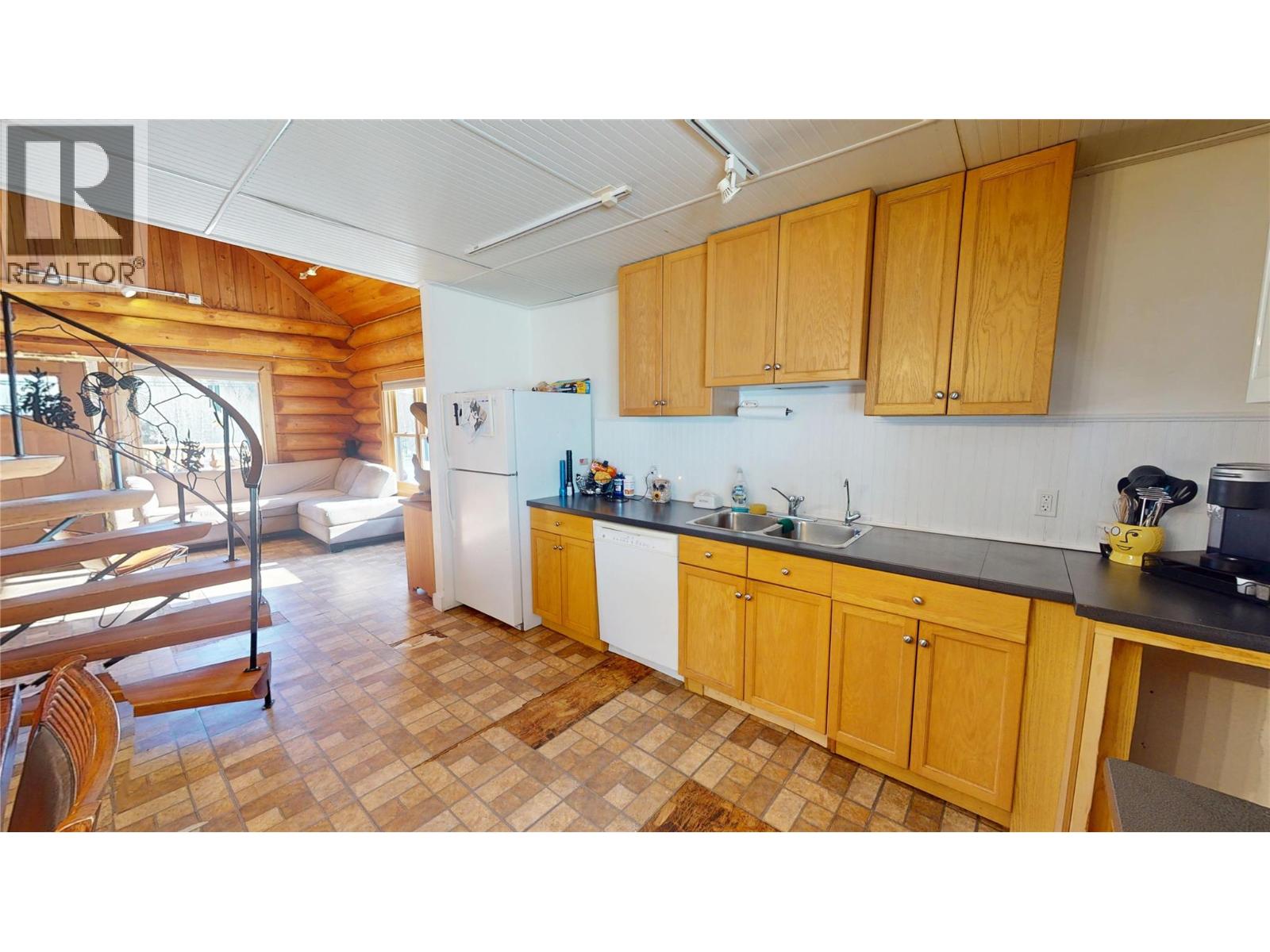 2131 Highway 3 Highway, Fernie, British Columbia  V0B 1M5 - Photo 15 - 10372475