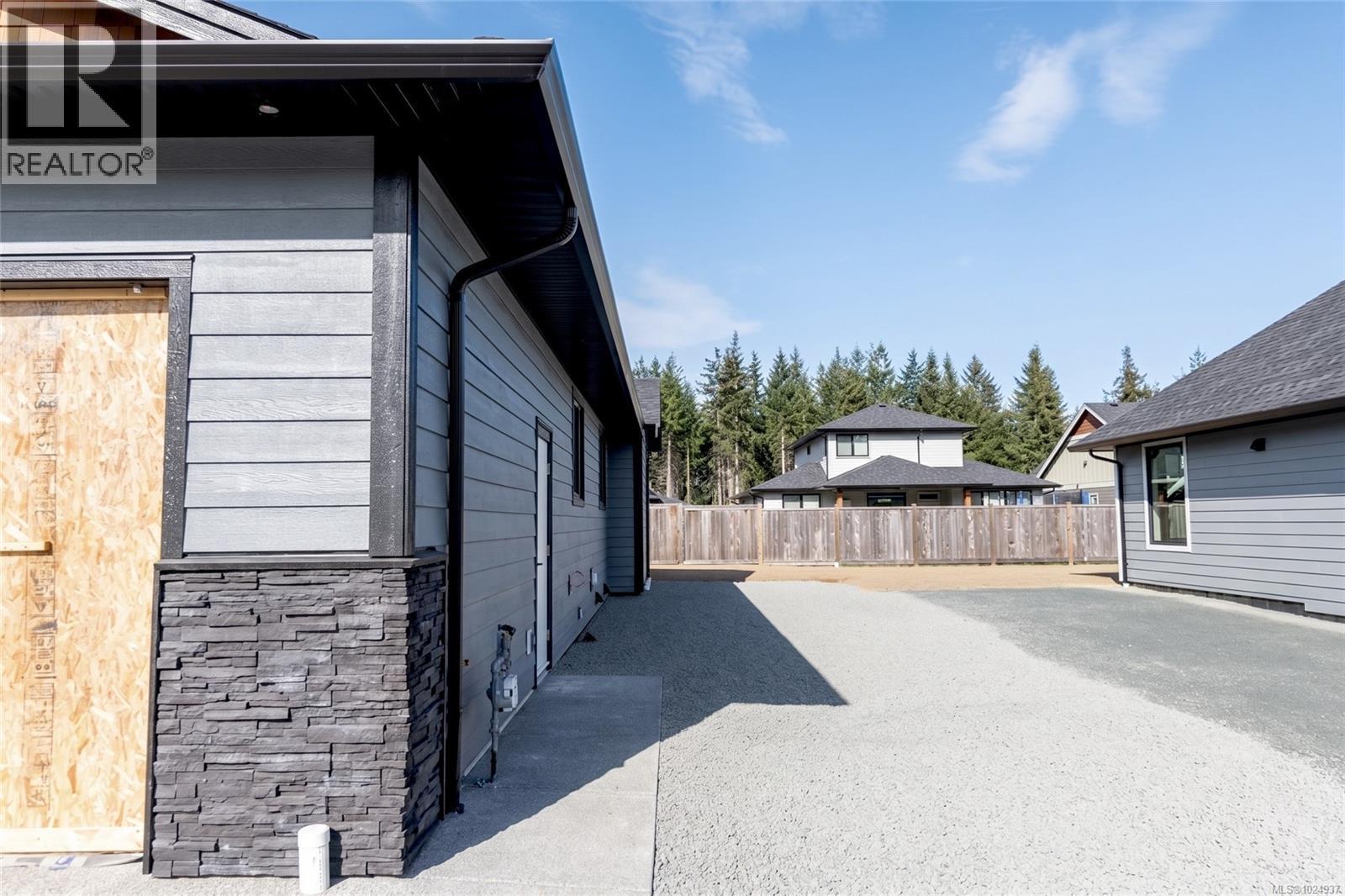 762 Sitka St, Campbell River, British Columbia  V9H 0G4 - Photo 3 - 1024937