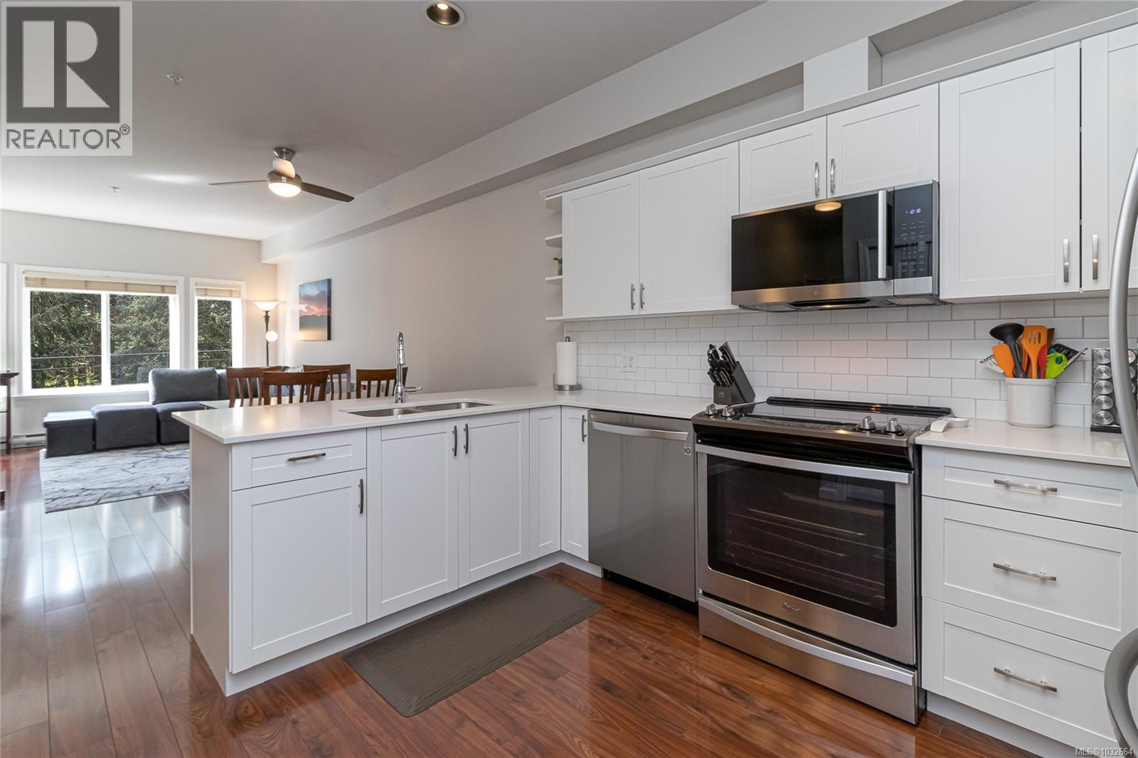 405 364 Goldstream Ave, Colwood, British Columbia  V9B 2W3 - Photo 4 - 1032664