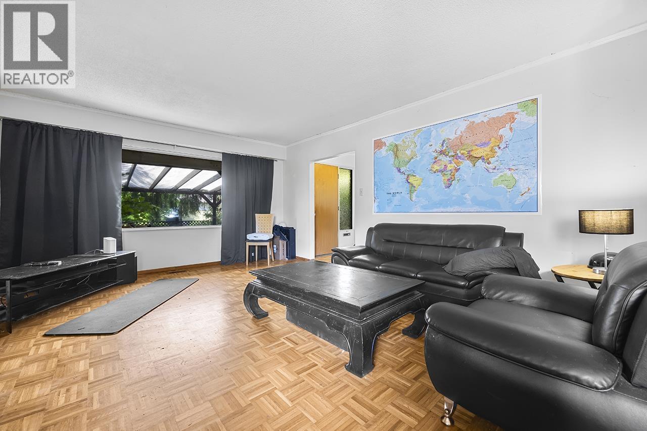 21670 119 Avenue, Maple Ridge, British Columbia  V2X 2Y3 - Photo 4 - R3114388