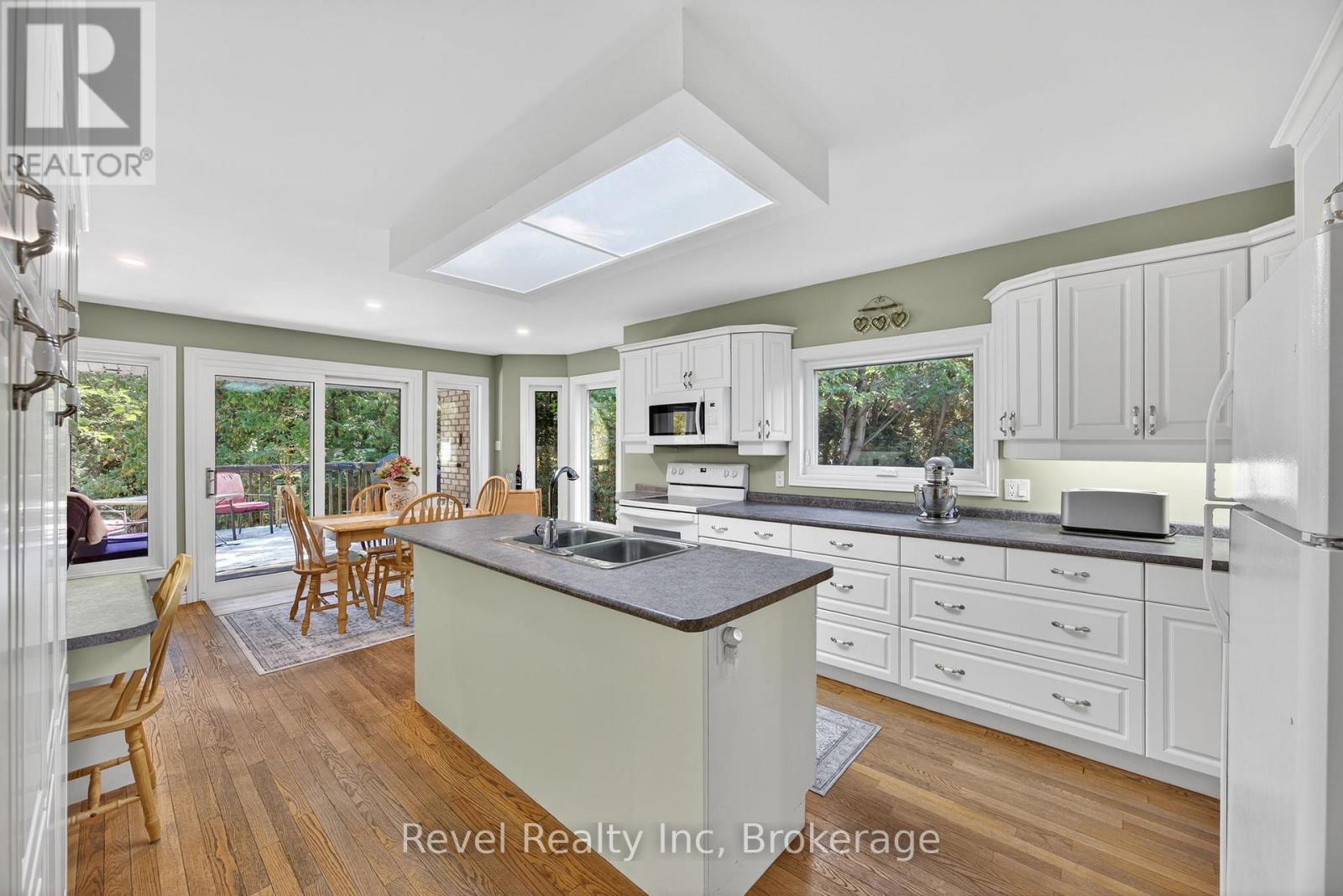 7190 93 Highway, Tiny, Ontario  L0K 2E1 - Photo 10 - S12772826