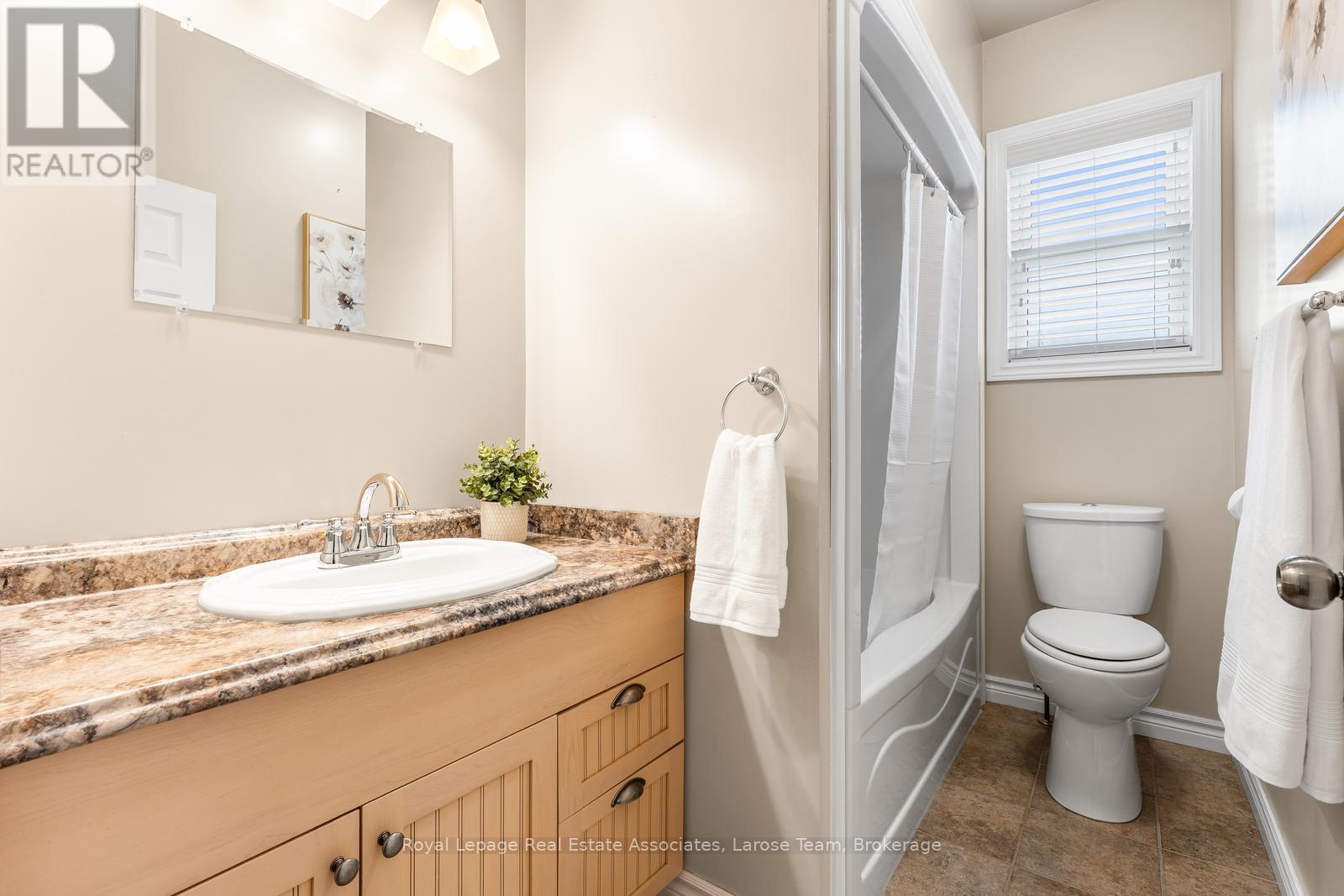 5484 Attema Crescent, West Lincoln, Ontario  L0R 1Y0 - Photo 24 - X12896822