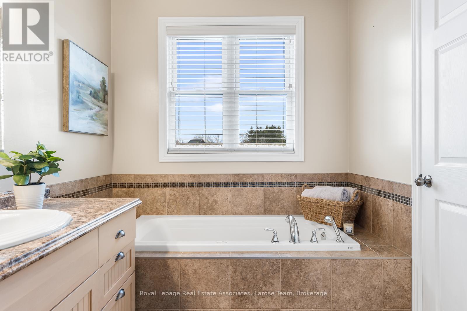 5484 Attema Crescent, West Lincoln, Ontario  L0R 1Y0 - Photo 30 - X12896822