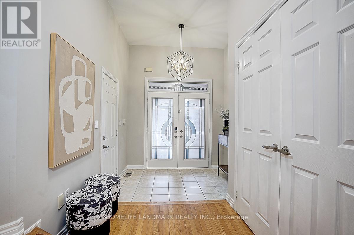 2455 Felhaber Crescent, Oakville, Ontario  L6H 7N8 - Photo 3 - W13027740