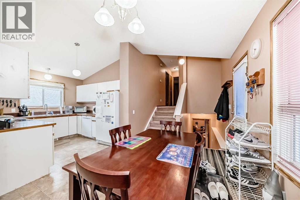 329 Martinwood Place Ne, Calgary, Alberta  T3J 3H7 - Photo 15 - A2285894