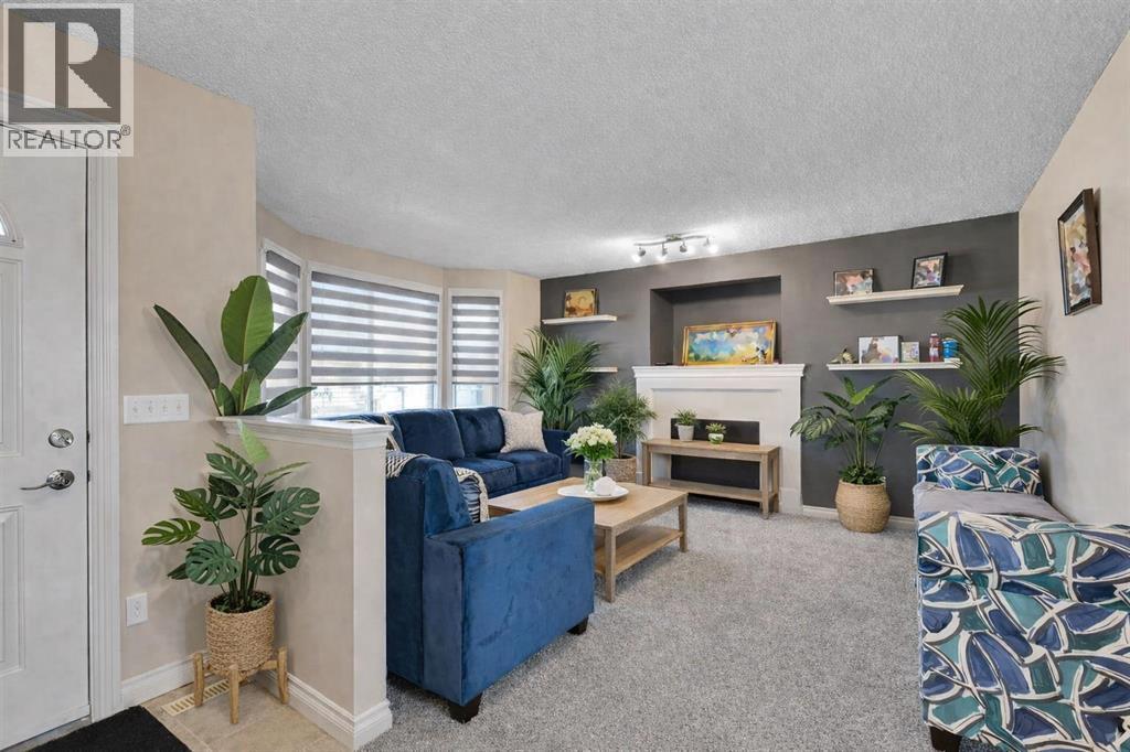 83 Luxstone Crescent Sw, Airdrie, Alberta  T4B 2W7 - Photo 5 - A2295321