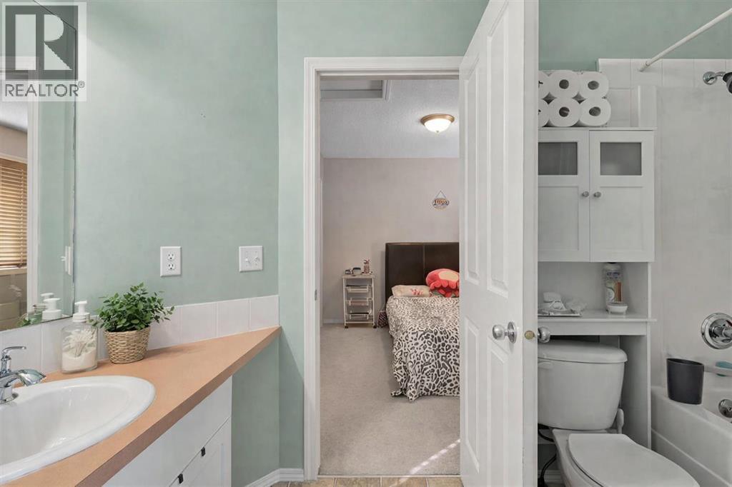 83 Luxstone Crescent Sw, Airdrie, Alberta  T4B 2W7 - Photo 10 - A2295321